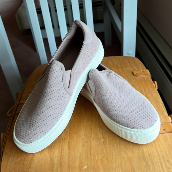 UGG Shoes - UGG Jass Suede Sneaker Shoe Size 9